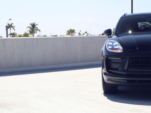 Certified 2026 Porsche Macan AWD/4WD image 12