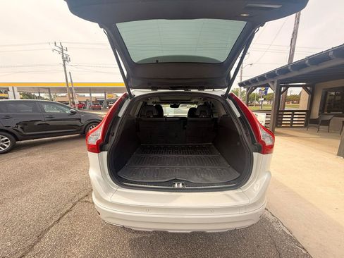 Used 2017 Volvo XC60 T5 Dynamic FWD image 5