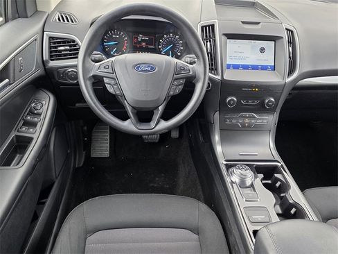 Used 2020 Ford Edge SE image 12