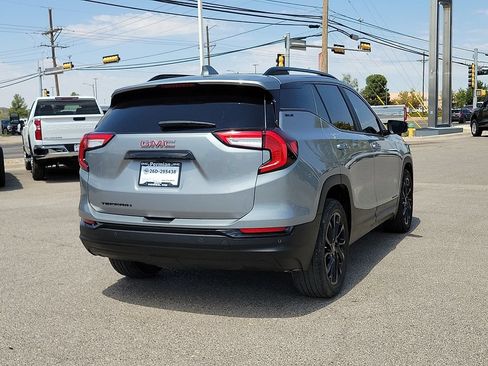 Used 2024 GMC Terrain SLE w/ Driver Convenience Package FWD image 12