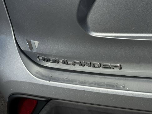 Used 2023 Toyota Highlander L image 43