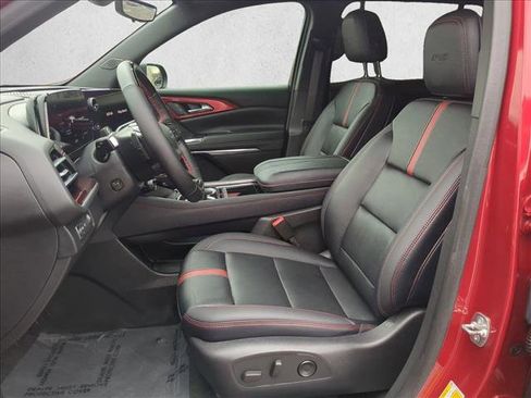 Used 2024 Chevrolet Traverse RS FWD image 16