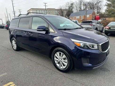 Used 2018 Kia Sedona LX w/ LX Essentials Premium Package image 3