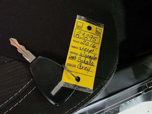 Used 2016 Jeep Wrangler Unlimited Sahara w/ Dual Top Group image 32