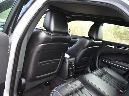 Used 2018 Chrysler 300 S w/ 300S Premium Group RWD image 25