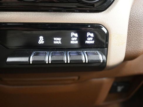 Used 2019 RAM 1500 Laramie image 30