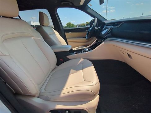 Used 2024 Jeep Grand Cherokee L Limited image 27