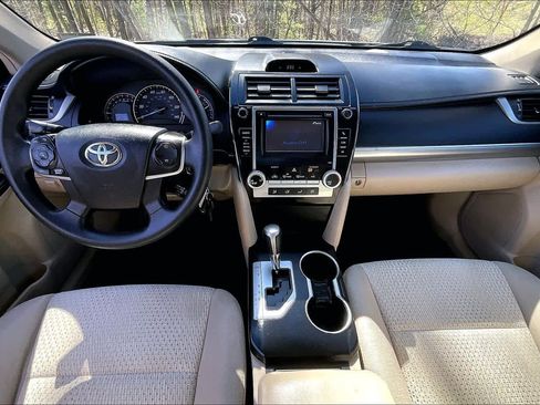 Used 2014 Toyota Camry LE FWD image 14