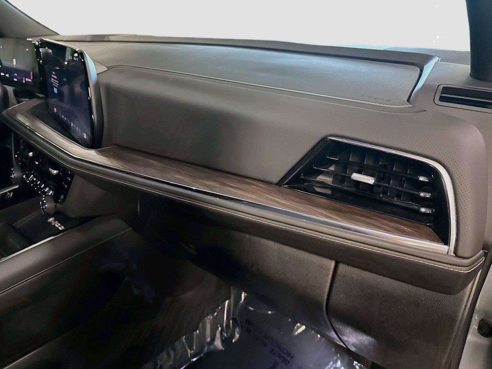 Used 2026 Chevrolet Tahoe Premier w/ Sun And Tow Package AWD/4WD image 30