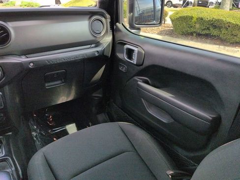 Used 2022 Jeep Wrangler Unlimited Sport AWD/4WD image 16
