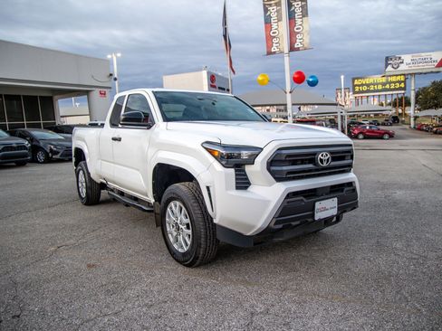 Used 2024 Toyota Tacoma SR image 5