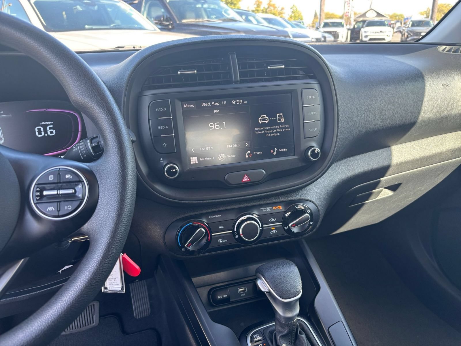 Used 2025 Kia Soul LX w/ LX Technology Package FWD image 16
