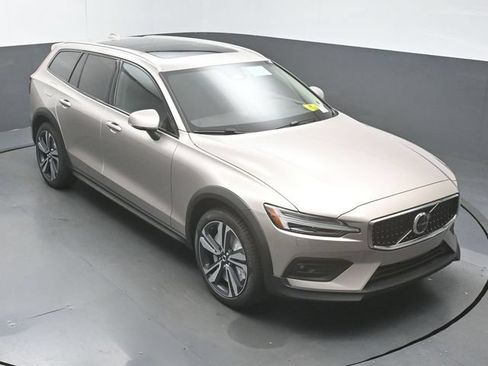 New 2026 Volvo V60 B5 Cross Country Plus w/ Protection Package Premier AWD/4WD image 44