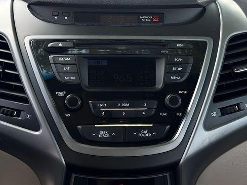 Used 2014 Hyundai Elantra SE FWD image 26