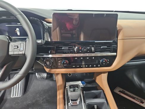 New 2026 Nissan Pathfinder Platinum image 18