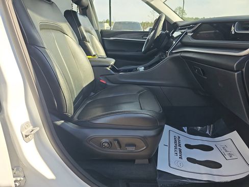 Used 2022 Jeep Grand Cherokee Limited 4xe w/ Luxury Tech Group II image 10