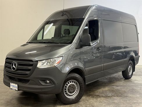 Used 2019 Mercedes-Benz Sprinter 144 image 26