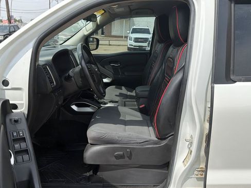 Used 2022 Nissan Frontier SV AWD/4WD image 9