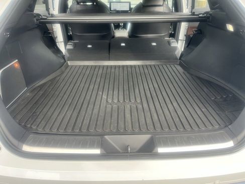 Used 2024 Toyota Venza Limited image 42