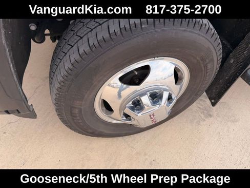 Used 2024 GMC Sierra 3500 SLT w/ SLT Convenience Package image 8