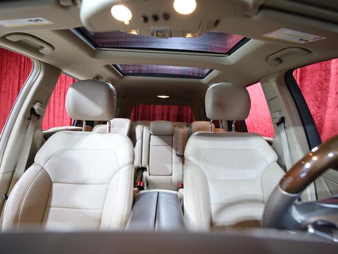 Used 2015 Mercedes-Benz GL 550 4MATIC w/ Driver Assistance Package image 30