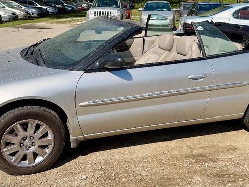 Used 2004 Chrysler Sebring Limited image 9