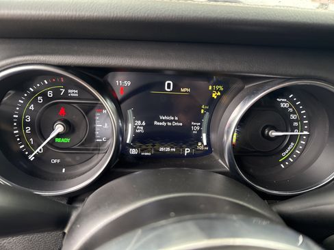 Used 2023 Jeep Wrangler Sahara image 30