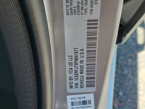 Used 2023 RAM 1500 Laramie AWD/4WD image 20