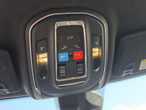 Used 2025 Jeep Grand Cherokee L Laredo w/ Luxury Tech Group I AWD/4WD image 16