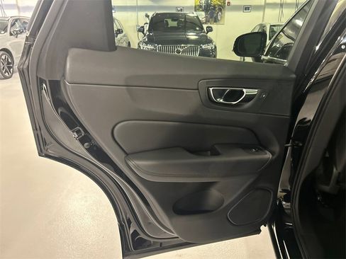 Certified 2021 Volvo XC60 T5 Momentum w/ Premium Package image 22