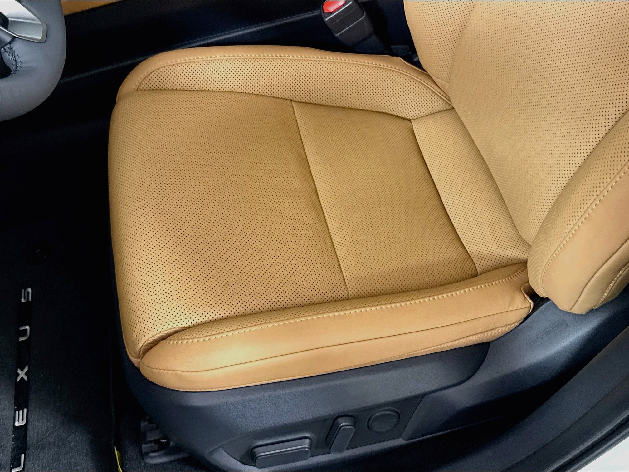 New 2026 Lexus ES 350h w/ Cold Area Package FWD image 21