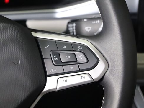 Used 2025 Volkswagen Taos SE image 41