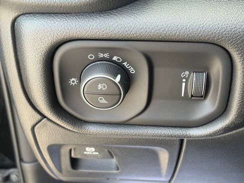 New 2026 RAM 1500 Express AWD/4WD image 25
