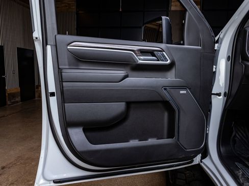 Used 2025 Chevrolet Silverado 2500 LTZ w/ LTZ Premium Package image 33