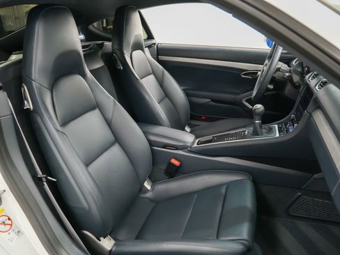 Used 2025 Porsche 718 Cayman S w/ Premium Package RWD image 18