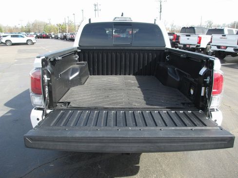 Used 2021 Toyota Tacoma TRD Off-Road w/ TRD Premium Off Road Package image 9