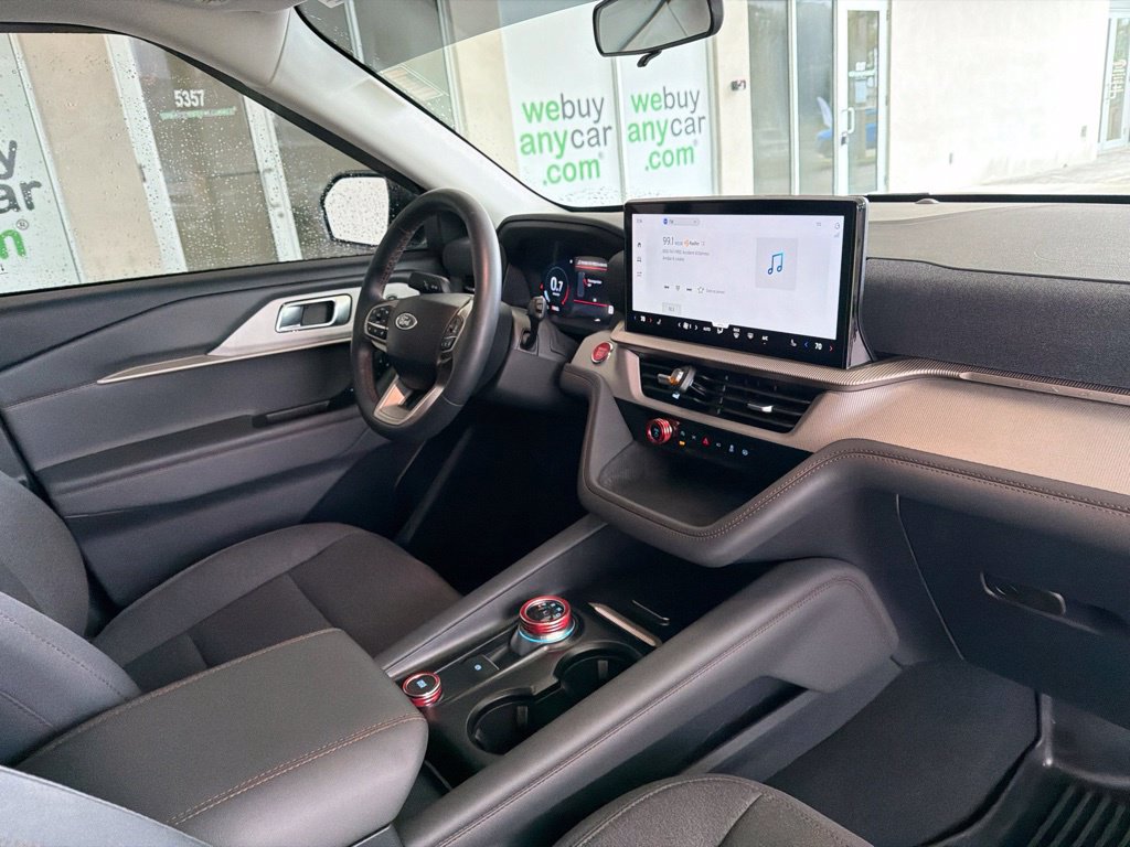 Used 2025 Ford Explorer Active RWD image 25
