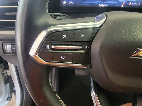 Used 2025 Chevrolet Traverse LT FWD image 18
