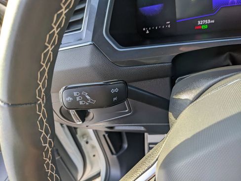 Certified 2023 Volkswagen Tiguan SE R-Line image 28