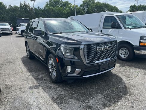 Used 2024 GMC Yukon Denali Ultimate AWD/4WD image 3