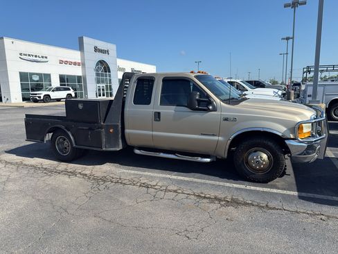 Used 2000 Ford F350 XLT RWD image 2