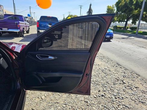 Used 2017 Alfa Romeo Giulia image 34