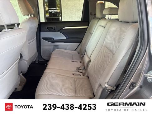 Used 2019 Toyota Highlander LE image 15