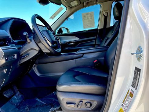 Used 2024 Toyota Grand Highlander XLE image 12