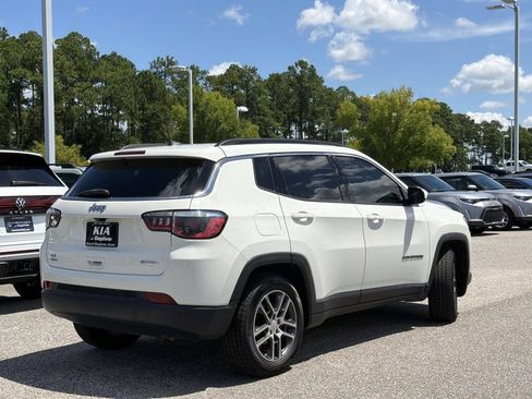 Used 2019 Jeep Compass Latitude FWD image 30