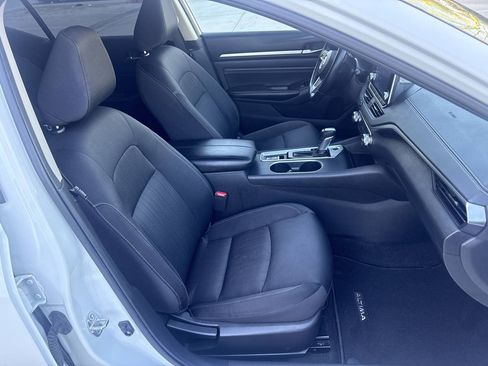 Used 2019 Nissan Altima 2.5 SV FWD image 16