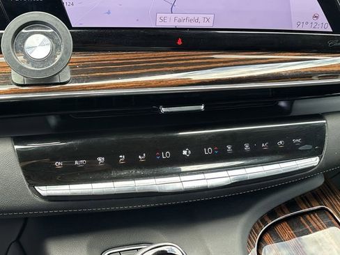 Used 2023 Cadillac Escalade Premium Luxury w/ LPO, Illumination Package AWD/4WD image 18