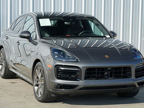 Used 2022 Porsche Cayenne GTS w/ Premium Package image 57