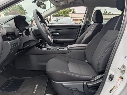 Used 2025 Nissan Sentra SV FWD image 10