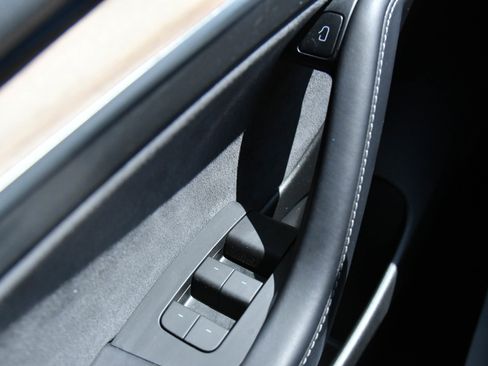 Used 2022 Tesla Model 3 Standard Range RWD image 31